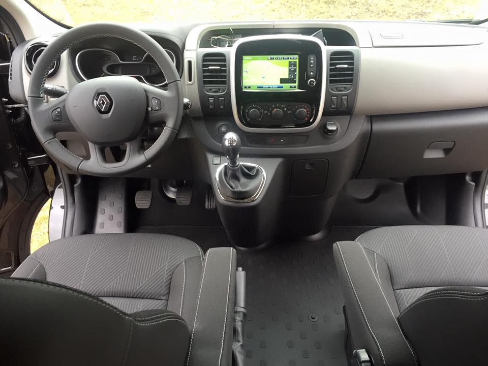 renault-traffic-passanger-05